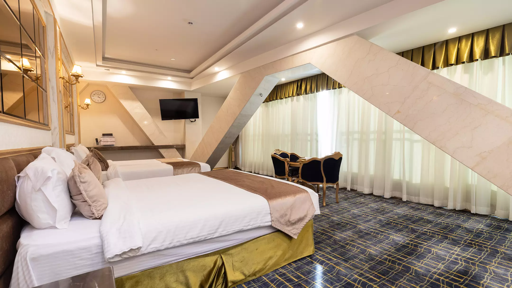 Alibaba https://cdn.alibaba.ir/ostorage/hotel-accommodation-images/68a5a1f5a1e6f83605b7df4a_سوئیت چهارتخته رویال (رضوان)  (1).webp